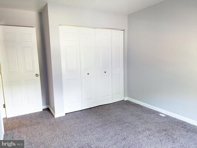 Building Photo - 6912 Myersview Dr