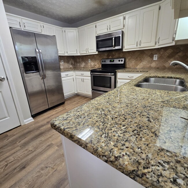 Building Photo - "Charming 4-Bed Oasis with Granite Countertops on Pebble Creek Drive, McDonough!"