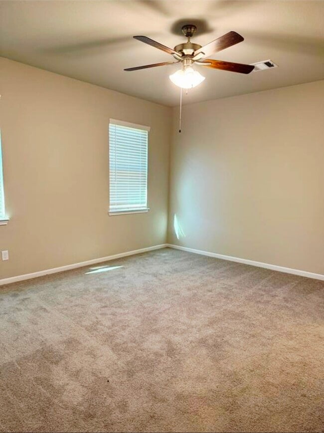 Building Photo - 504 Emerald Thicket Ln