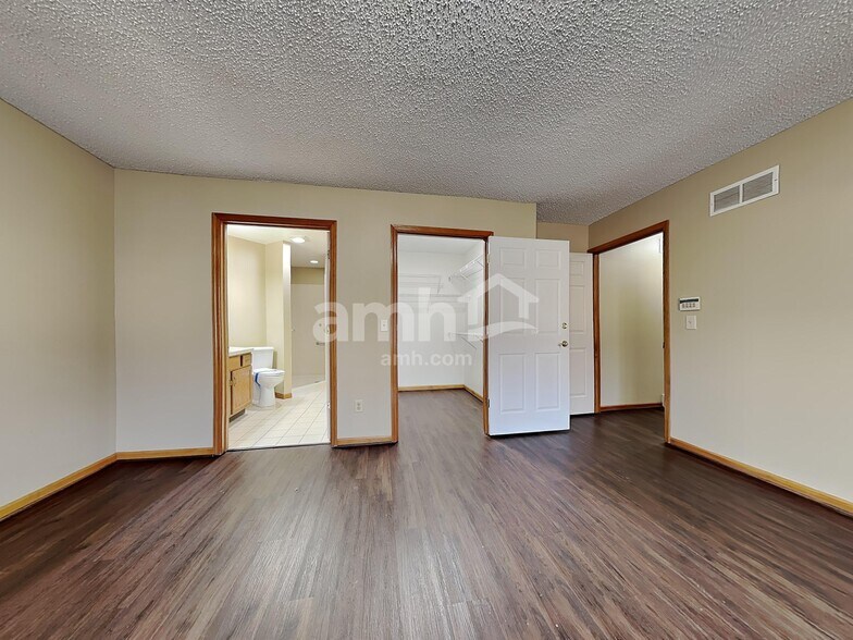 Building Photo - 110 Justin Pl