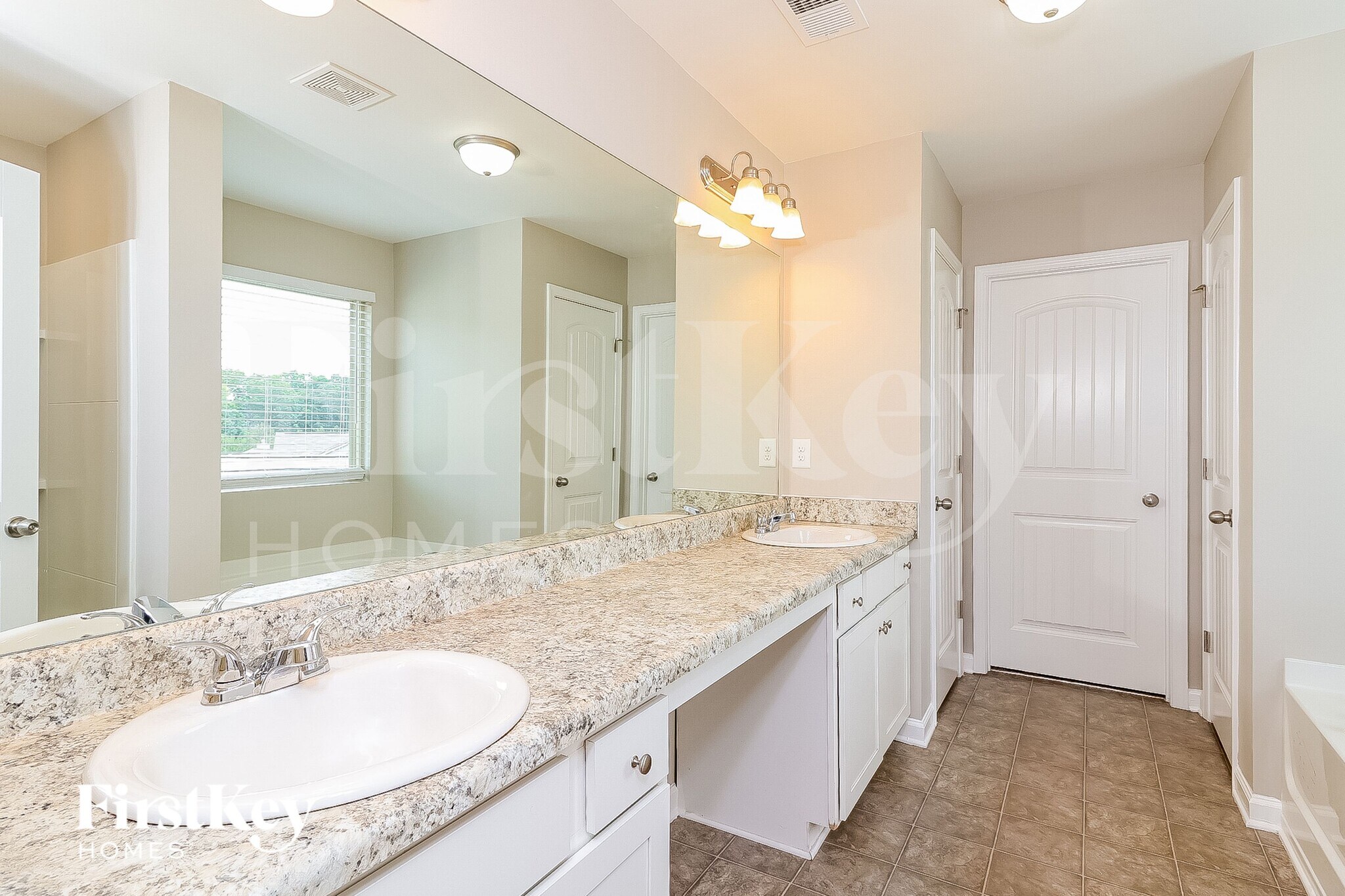 Building Photo - 382 Stable View Loop