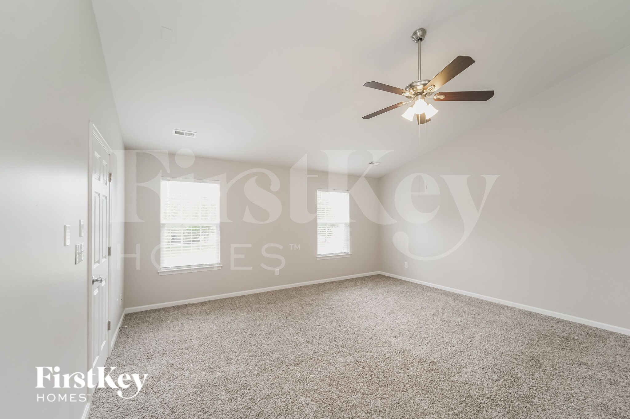 Building Photo - 5525 Rogers Rd