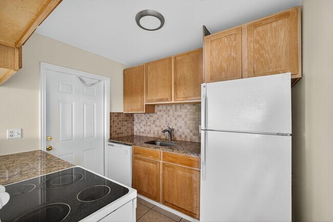 Building Photo - 809 Lighthouse Dr