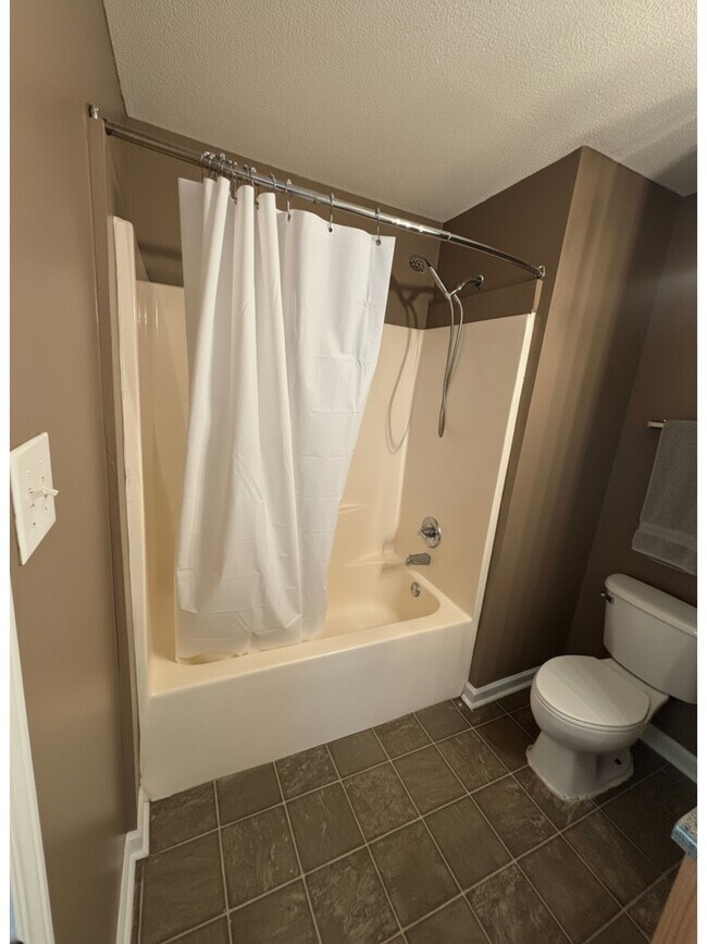 Building Photo - 212 Orchard Way