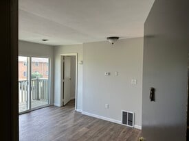 Building Photo - 2275 N Cable Rd