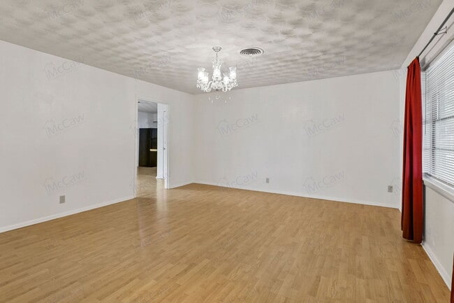 Building Photo - 1618 University Dr