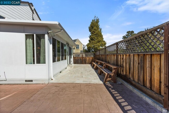 Building Photo - 561 Jade Cir