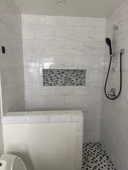 Building Photo - 1227 E 1st St