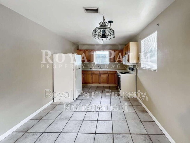 Building Photo - 27917 Washington St