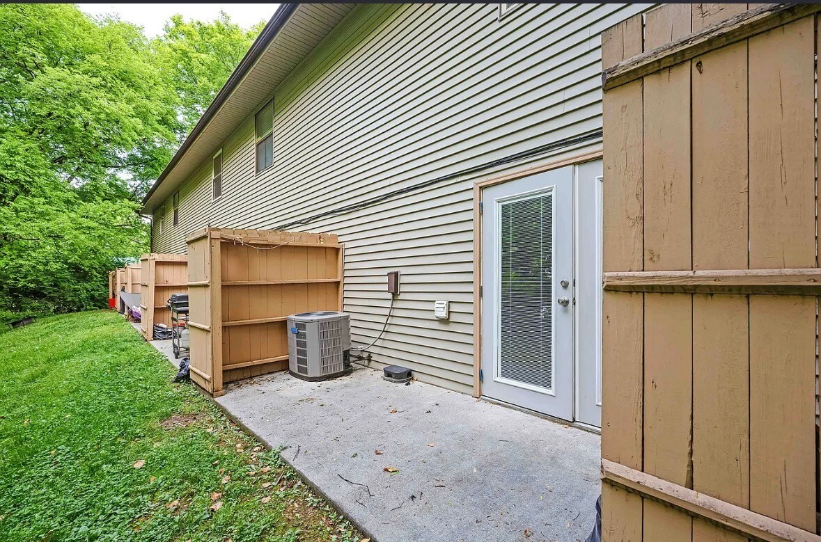 Building Photo - 1405 Forest Ave