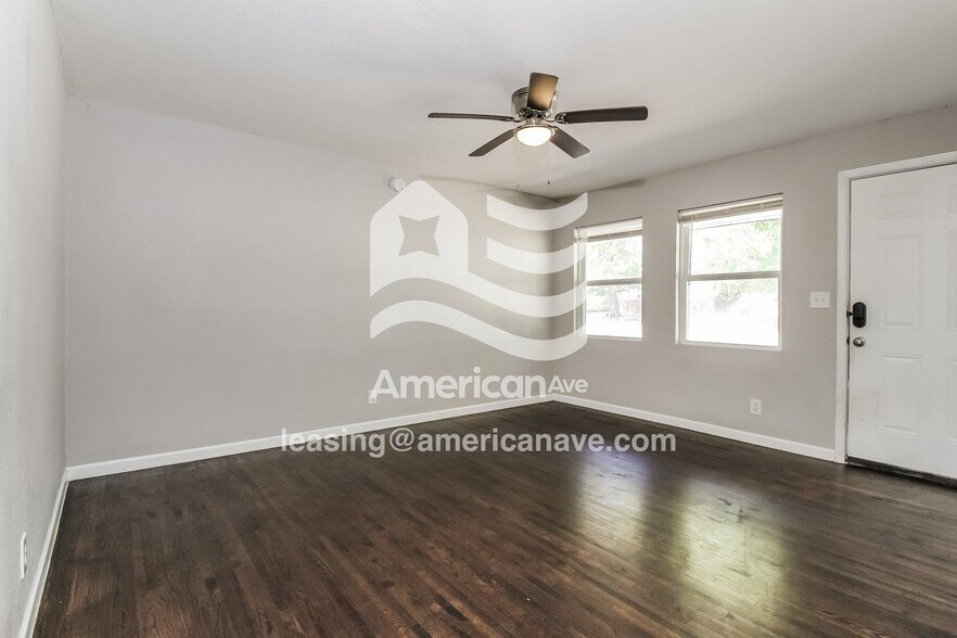 Building Photo - 328 W 46th Pl N