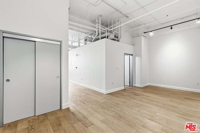 Building Photo - 1130 Flower St