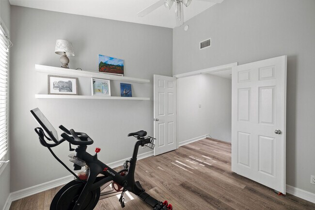 Building Photo - 231 Aviation Pl