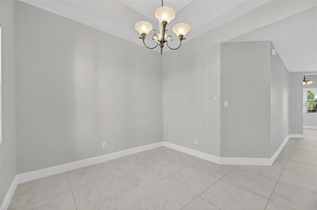 Building Photo - 172 Lake Shore Dr W