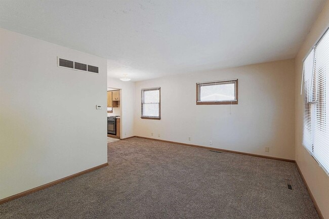 Building Photo - 375 S 44th St