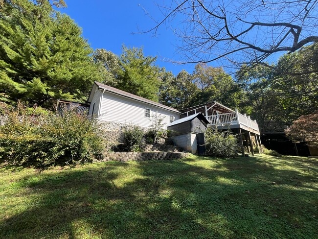 Building Photo - $1500 — 2 BEDROOM 1 BATH — Off Howard Gap Rd