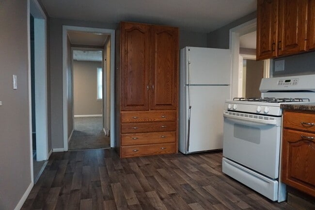 Building Photo - 4 Bedroom Remodeled West Side Salt Lake Home