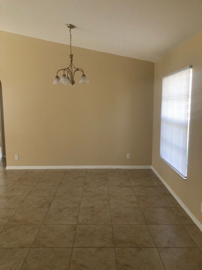Building Photo - 3 BEDROOM RENTAL HOME AVAILBLE NOW