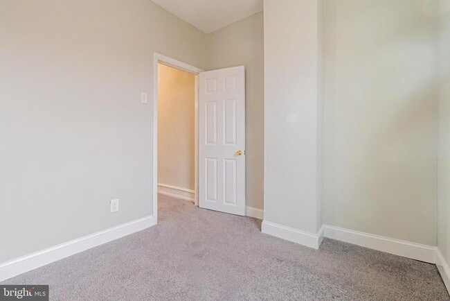 Building Photo - 1528 S Hollywood St