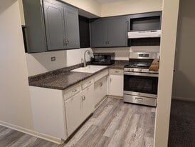 Building Photo - 924 Warren Ave