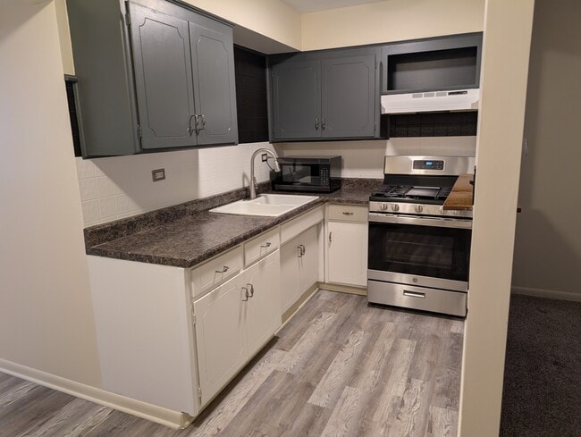 Building Photo - 924 Warren Ave