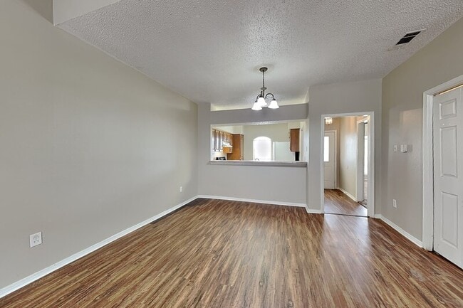 Building Photo - 6324 Alissa Dr