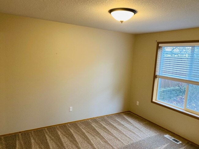 Building Photo - Nicely Updated Large Home w/ Pool!
