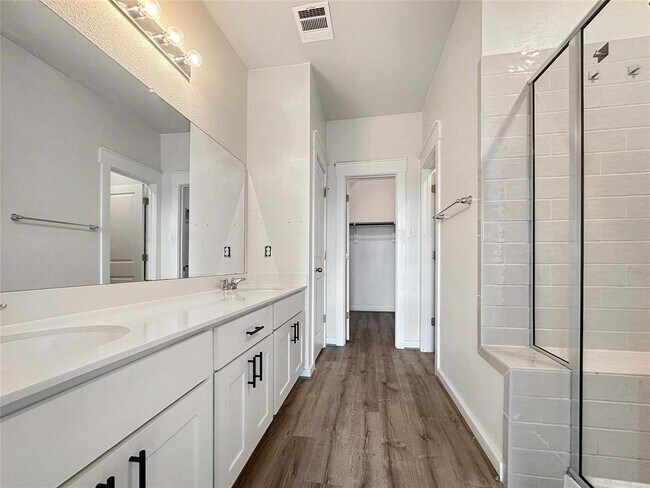 Building Photo - 179 Threshing Rd