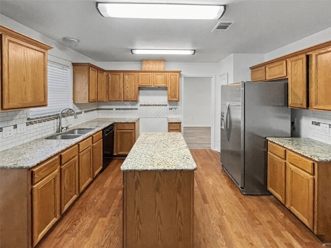 Building Photo - 611 Mariposa Dr