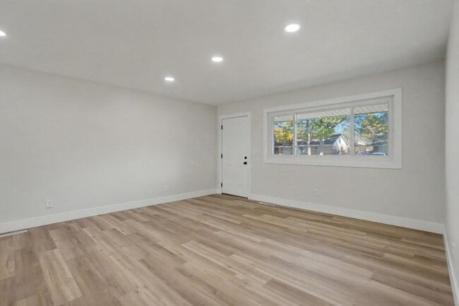 Building Photo - 83 Brookhaven Dr