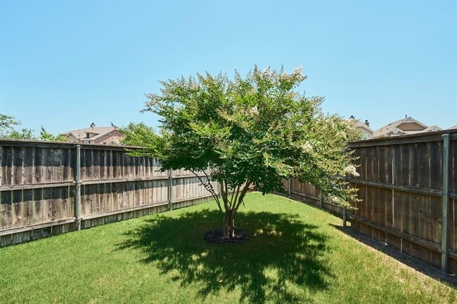 Building Photo - 144 Holstein St