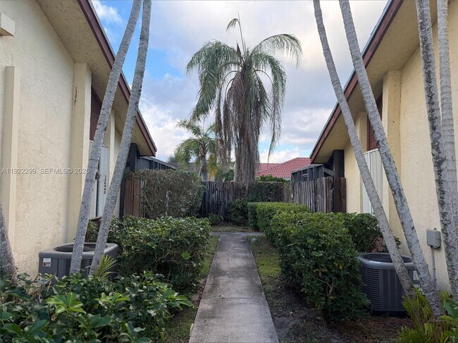 Building Photo - 13680 Yarmouth Ct