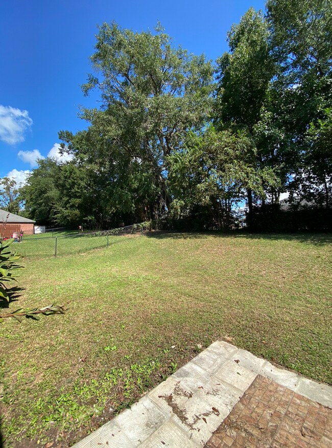 Building Photo - Perfect Duplex in a Great Auburn Neighborhood!