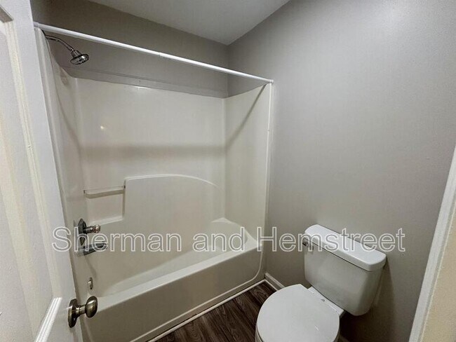 Building Photo - 308 Commons Dr