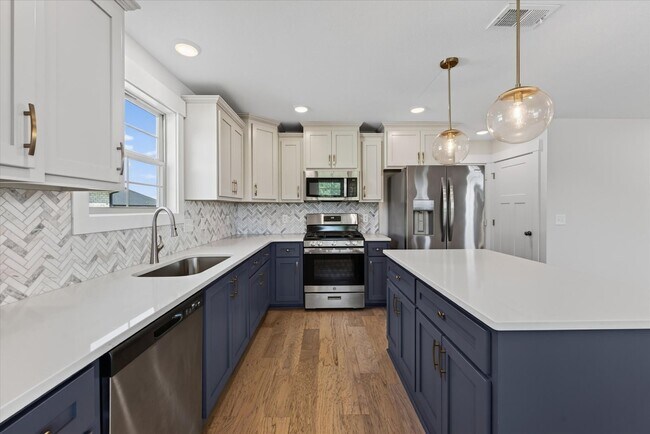 Building Photo - 393 Frontier Dr