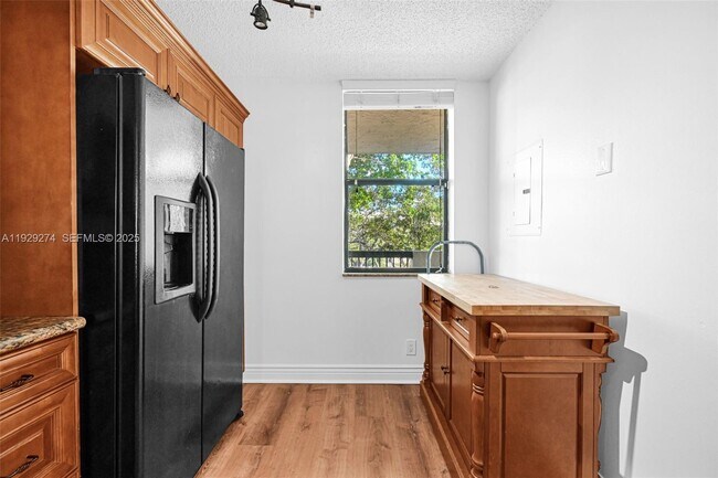 Building Photo - 3150 NW 42nd Ave