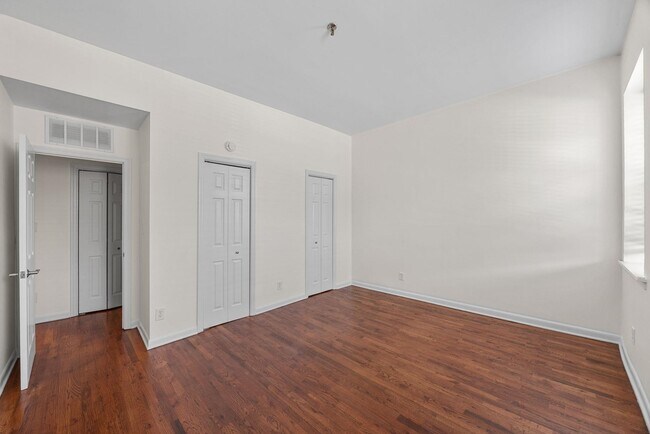 Building Photo - 227 Christopher Columbus Dr