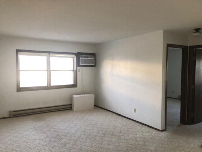 Building Photo - 320 S Illinois