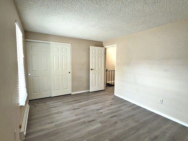 Building Photo - 3610 S Kelly Ave