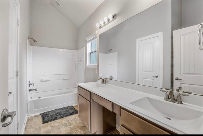 Building Photo - 12418 King Louis Dr