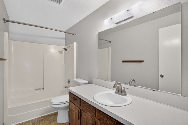 Building Photo - 3 Bedroom Ranch