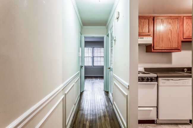 Building Photo - 1804 Swann St NW