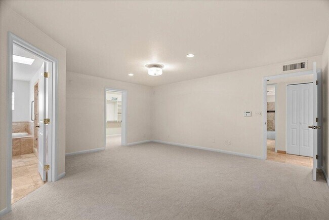 Building Photo - 5209 E Via Buena Vista