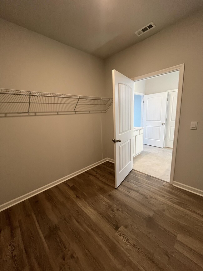 Building Photo - 6127 Japonica Ln