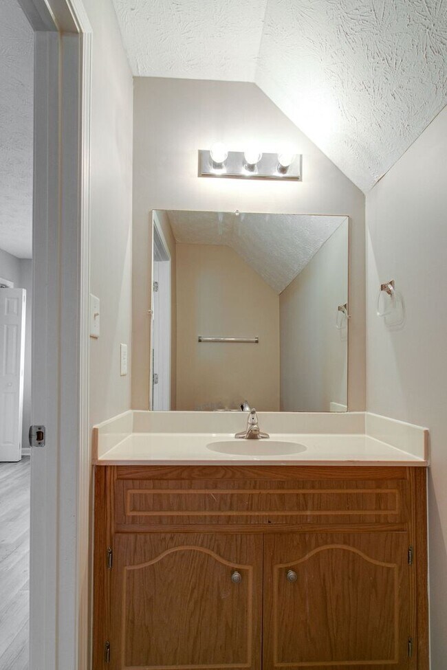 Building Photo - 821 Oak Arbor Ct