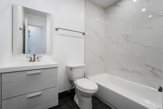 Building Photo - 4331 NW 115th Ave