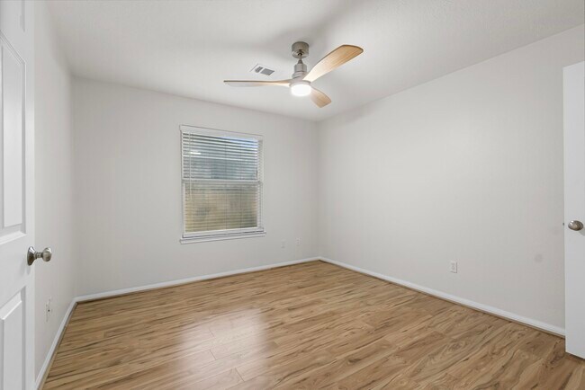 Building Photo - 34 Drifting Shadows Cir