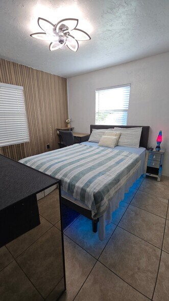 Building Photo - 1085 NW 24th St