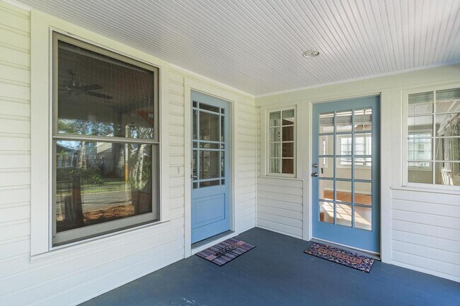 Building Photo - 313 St George St