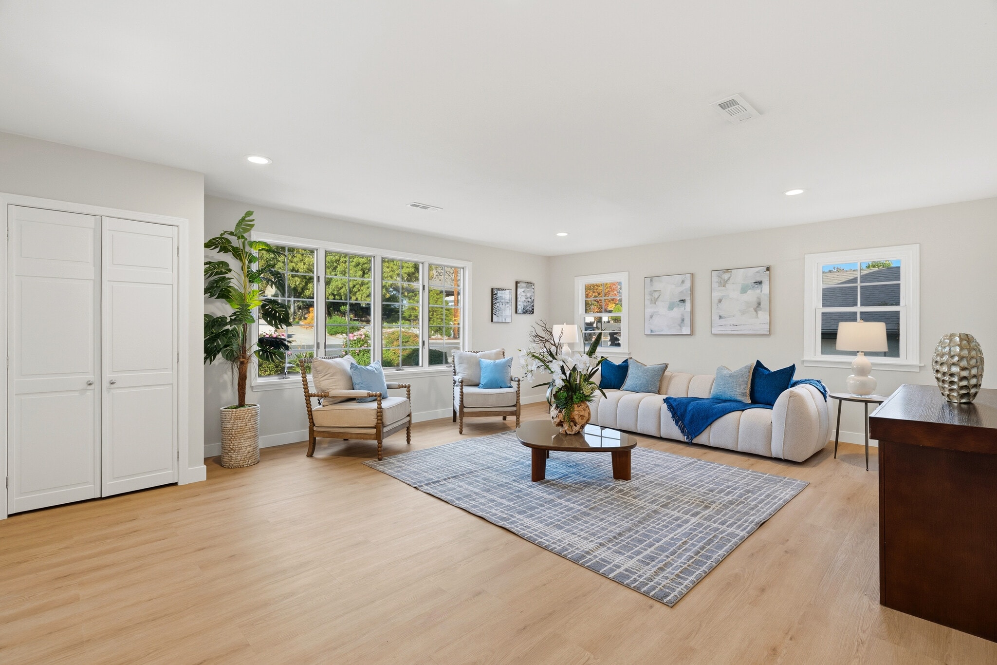 Building Photo - 274 W Laurel Ave